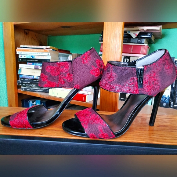 Carlos Floral Red Open Toe Laced Heel💋🌻 - Picture 1 of 5